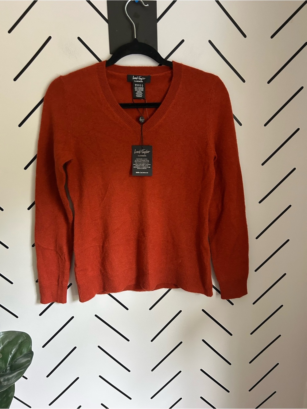 NWT Lord & Taylor 100% cashmere long-sleeve V-neck pullover sweater in rust
